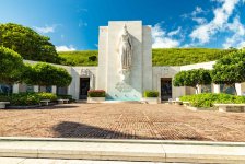 Punchbowl-National-Memorial-of-the-Pacific-Top-of-Steps-and-Statue-Honolulu-Oahu-1030x690.jpeg